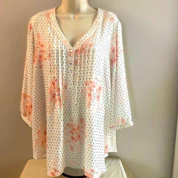 Rose & Olive Tops - Rose & Olive White Floral Polka Dot V-Neck Blouse